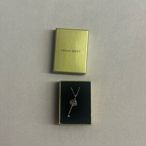 Taylor Swift Gold Heart Key Necklace Fearless (taylor’s version)
